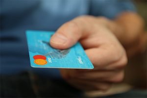 Análisis del crédito al consumo de las carteras crediticias en las cooperativas de ahorro y crédito.